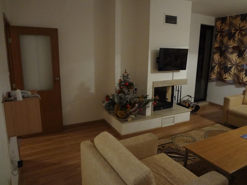 Deluxe Apartments ปอมโปโรโว ภายนอก รูปภาพ